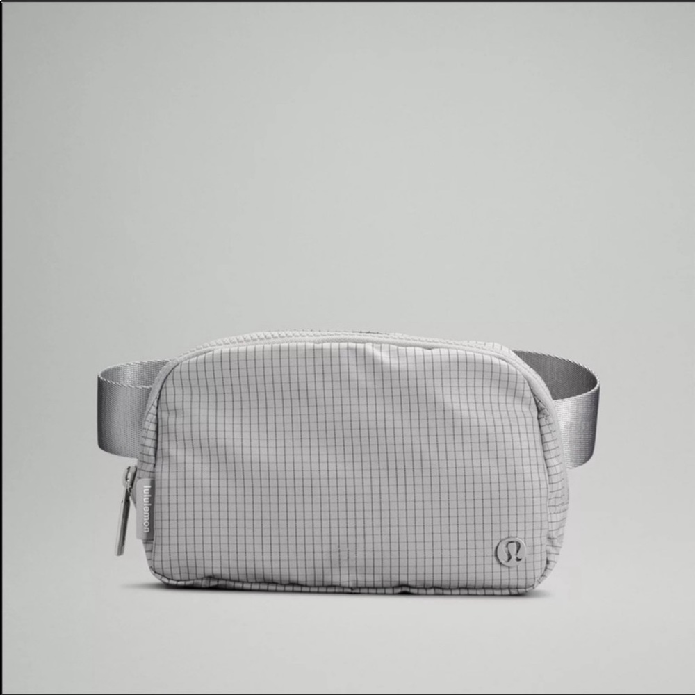 NWT lululemon seal and graphite gray everywhere belt bag